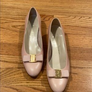 FERRAGAMO Vara pump 9B